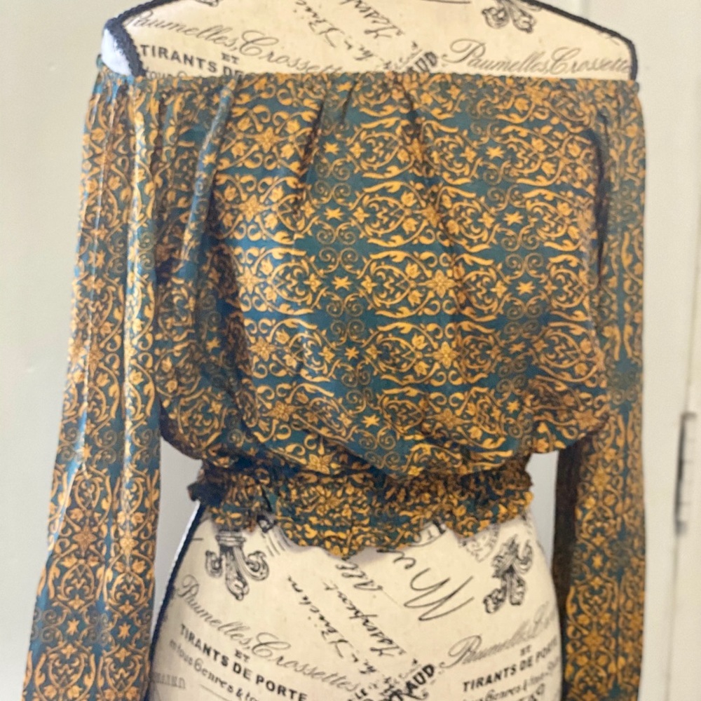 Earthbound Off shoulder top